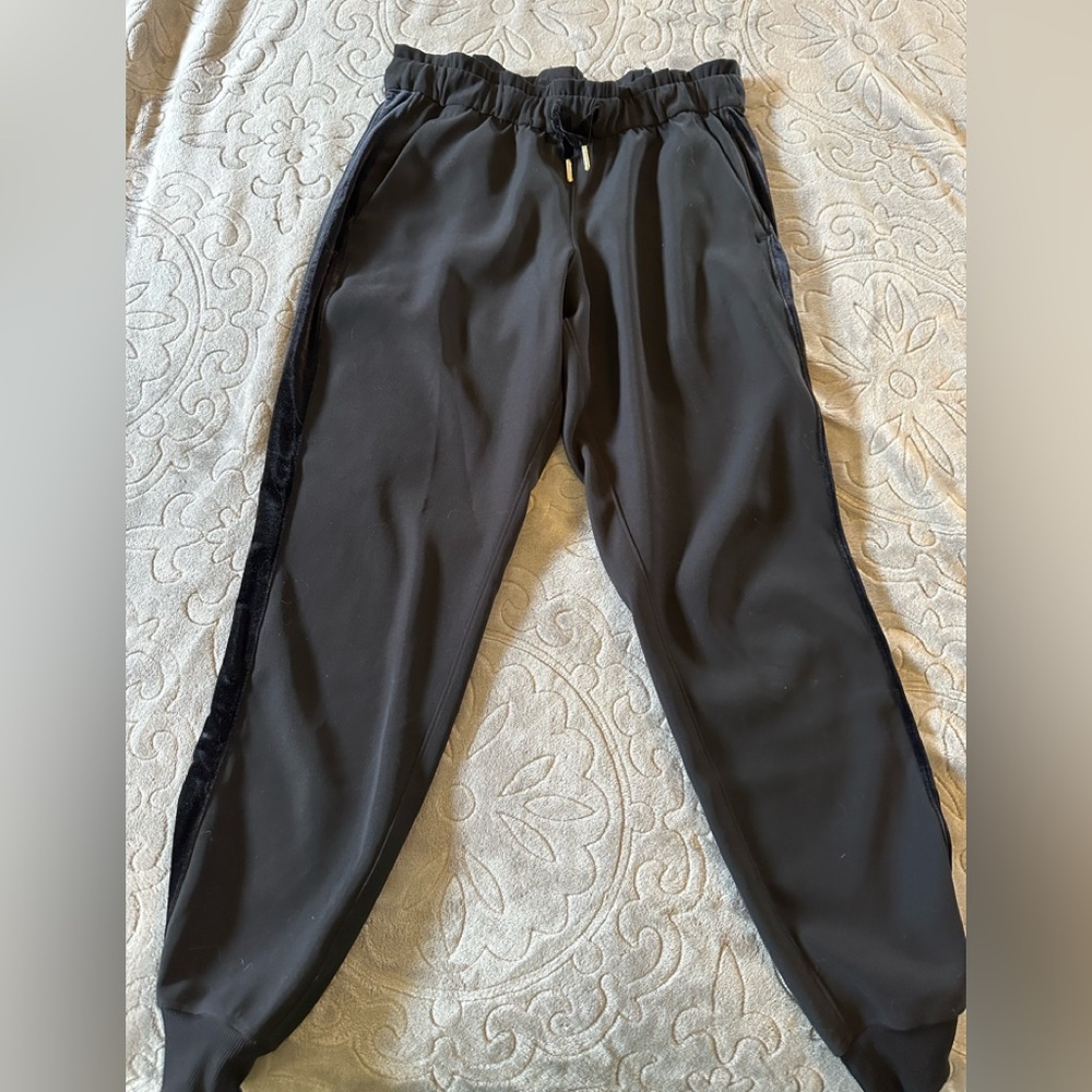 Lululemon On The Fly Jogger W Velvet Trim Size 6 - Picture 3 of 6